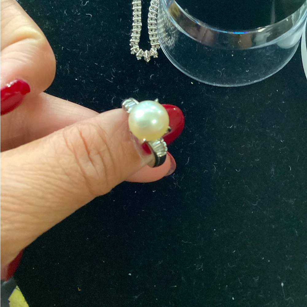 Platinum 900 Akoya Pearl with 0.15 Natural Diamond
